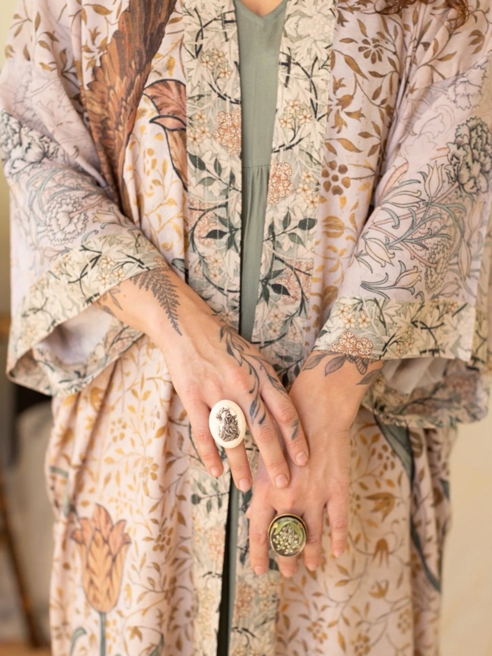Market of Stars Folklore Opera Floral Botanical Print Kimono Robe with Tie Waist